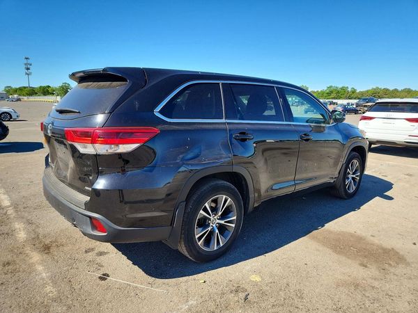 2017 TOYOTA HIGHLANDER LE/LE Plus