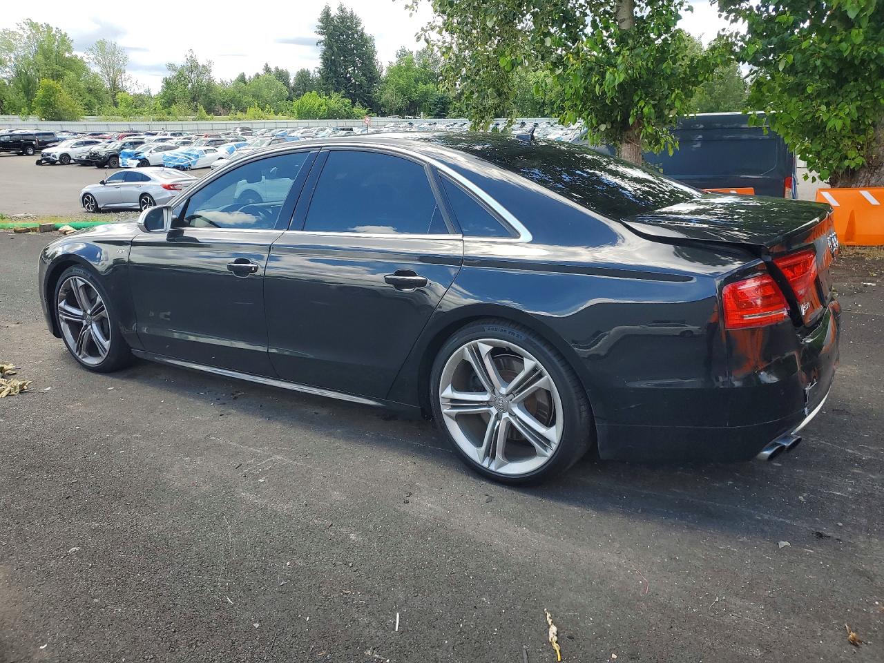 2013 AUDI S8
