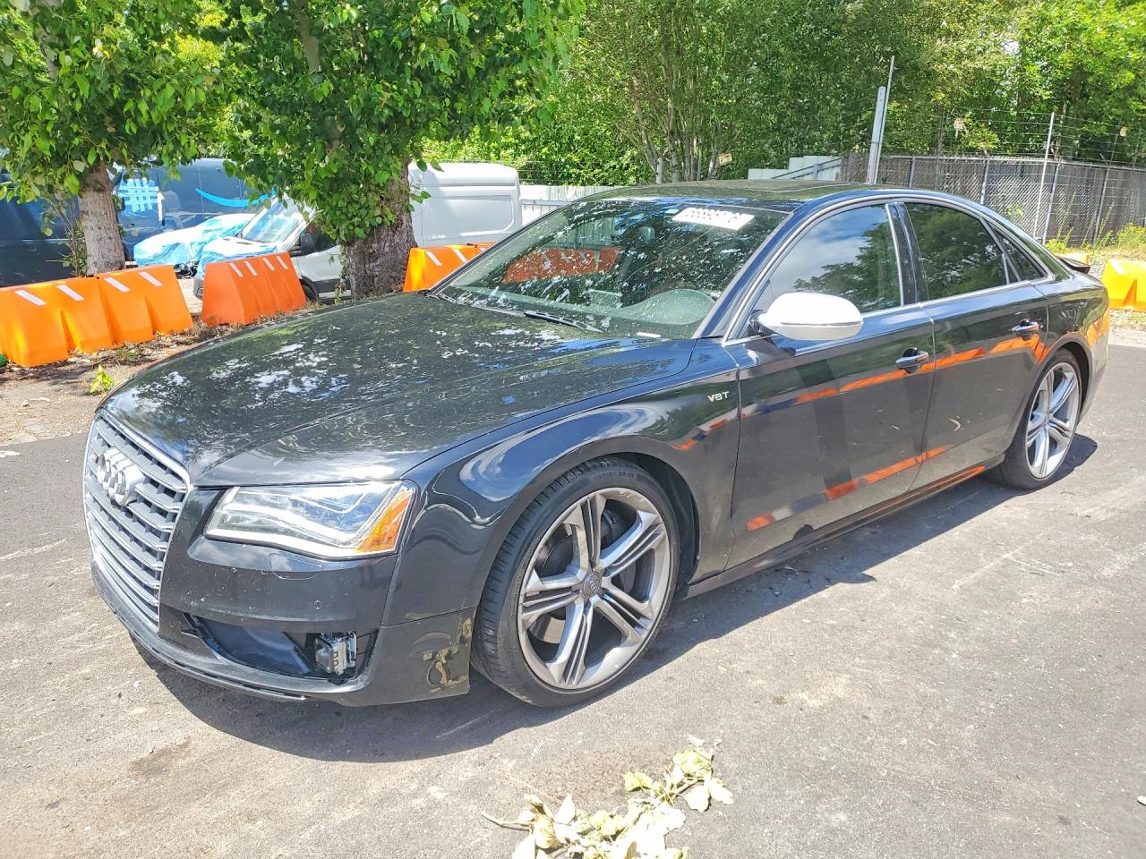 2013 AUDI S8