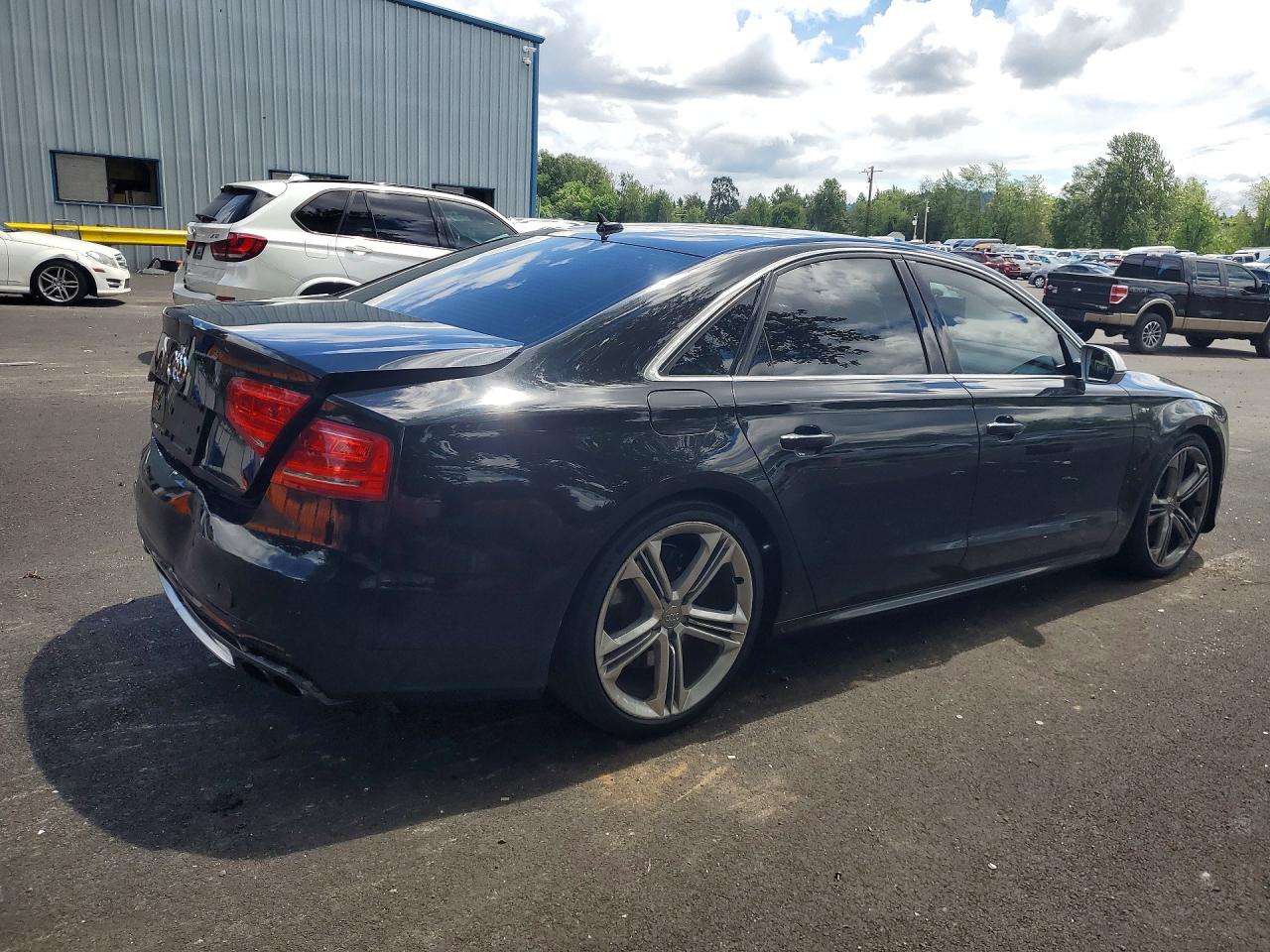 2013 AUDI S8