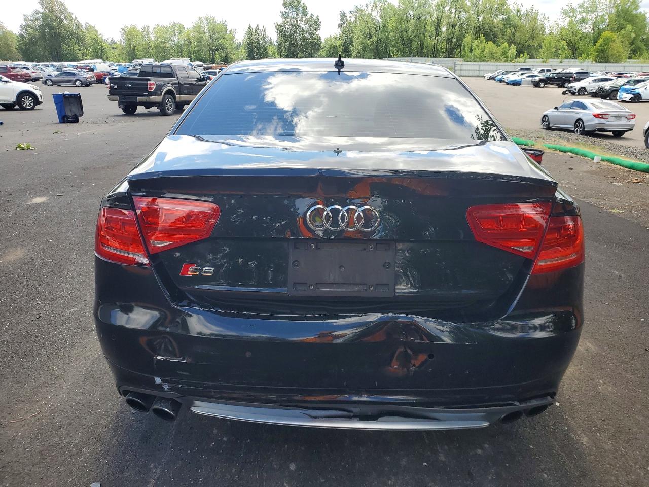 2013 AUDI S8