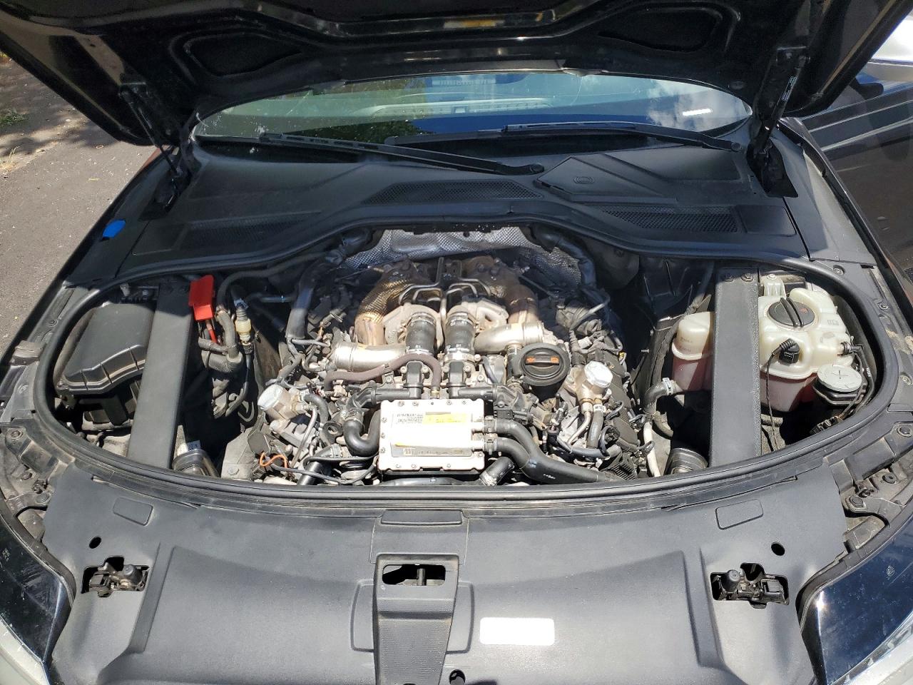 2013 AUDI S8
