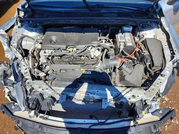 2021 TOYOTA CAMRY SE — Engine bay