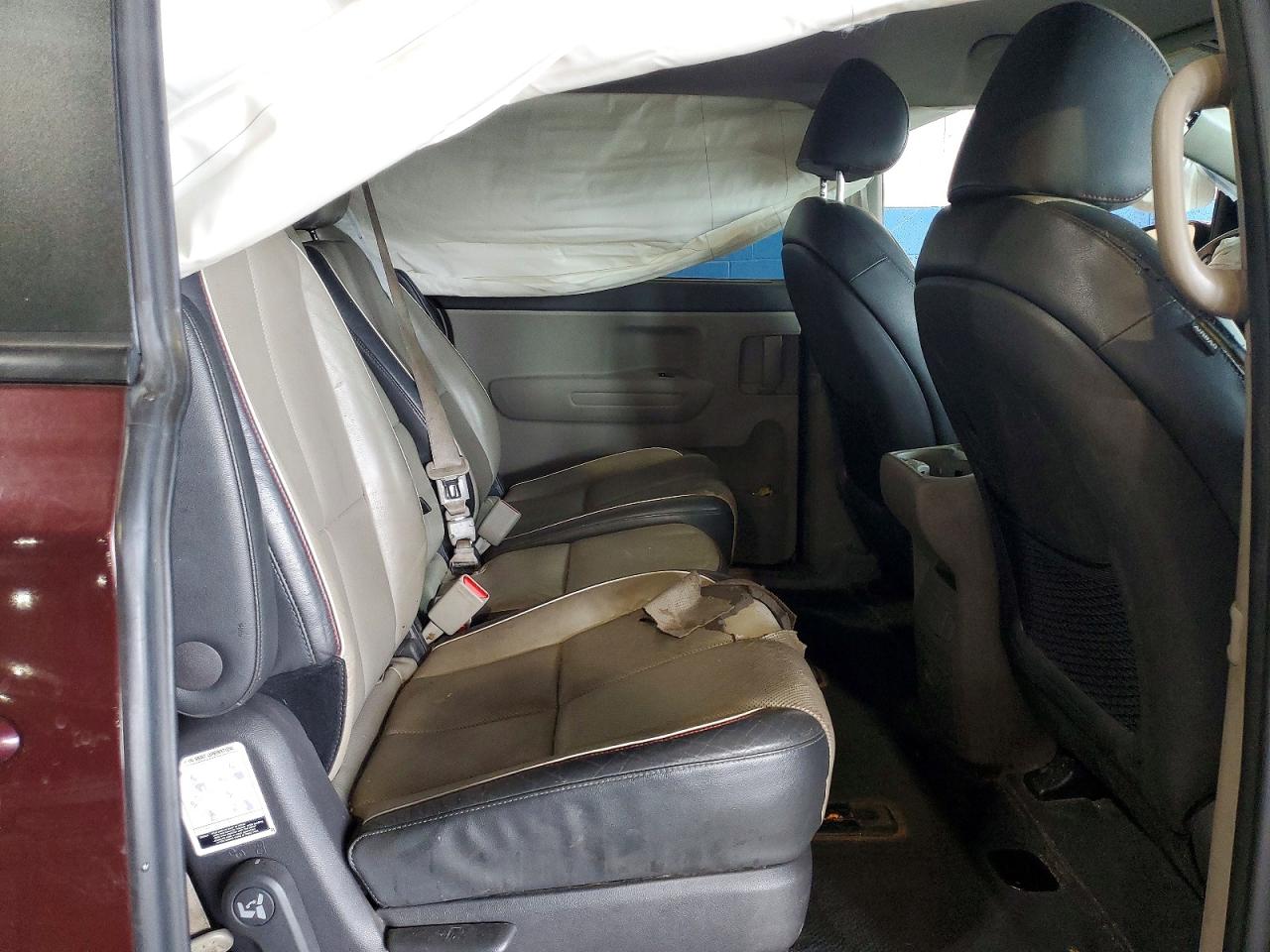 2017 KIA SEDONA LX