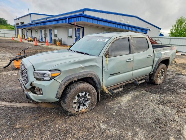 2022 TOYOTA TACOMA SR5