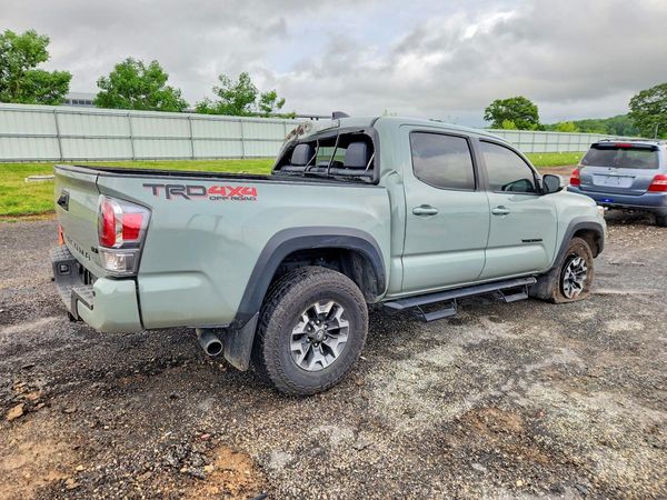 2022 TOYOTA TACOMA SR5
