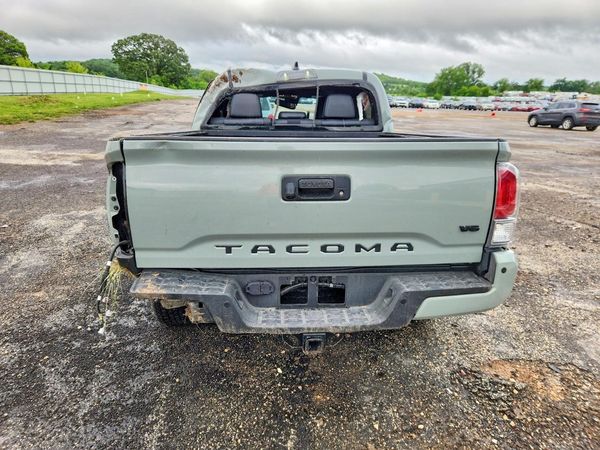 2022 TOYOTA TACOMA SR5