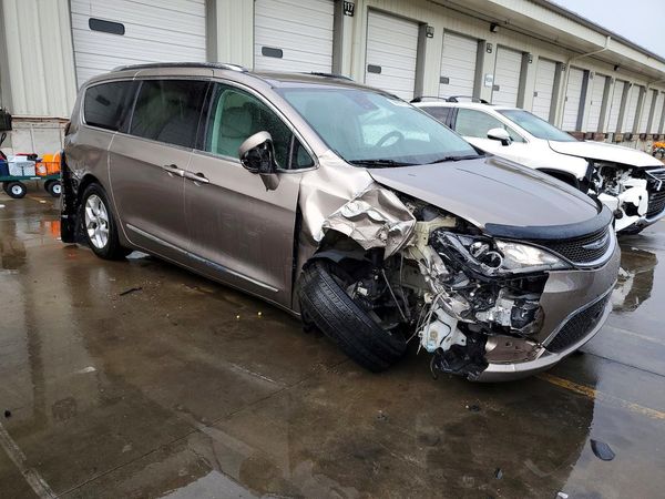 2017 CHRYSLER PACIFICA Touring L Plus