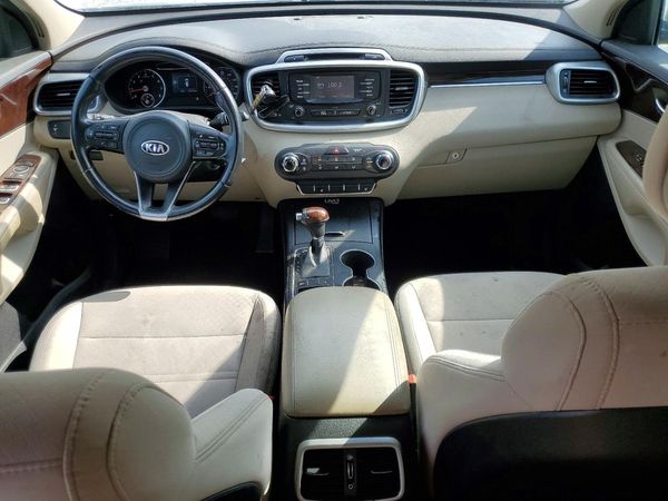 2016 KIA SORENTO L / LX