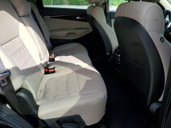 2016 KIA SORENTO L / LX