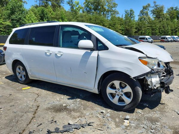 2017 TOYOTA SIENNA LE Mobility/LE
