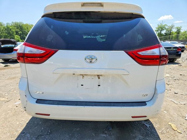2017 TOYOTA SIENNA LE Mobility/LE