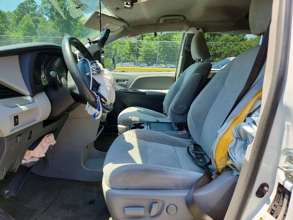 2017 TOYOTA SIENNA LE Mobility/LE