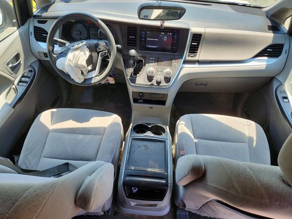 2017 TOYOTA SIENNA LE Mobility/LE
