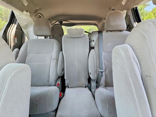 2017 TOYOTA SIENNA LE Mobility/LE