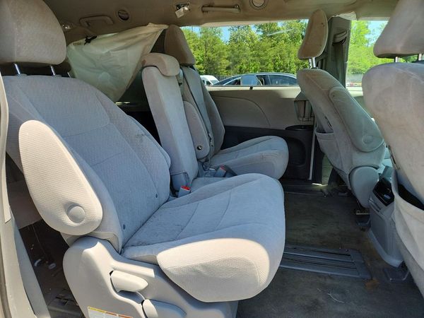 2017 TOYOTA SIENNA LE Mobility/LE