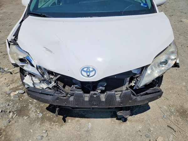 2017 TOYOTA SIENNA LE Mobility/LE