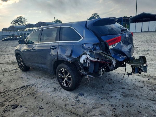 2017 TOYOTA HIGHLANDER LE