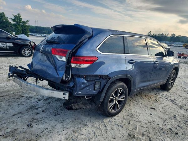 2017 TOYOTA HIGHLANDER LE