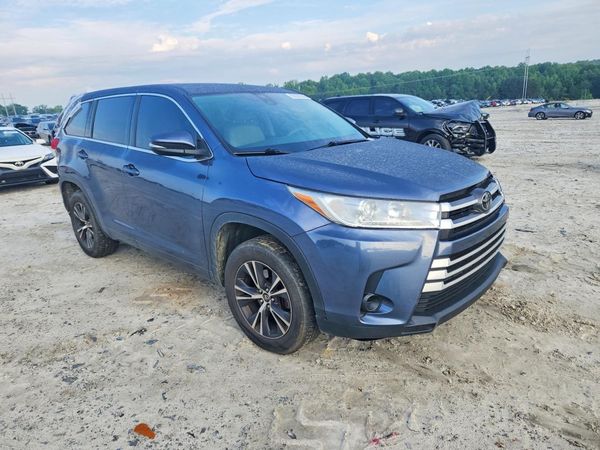 2017 TOYOTA HIGHLANDER LE
