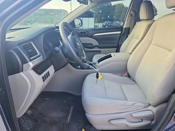 2017 TOYOTA HIGHLANDER LE