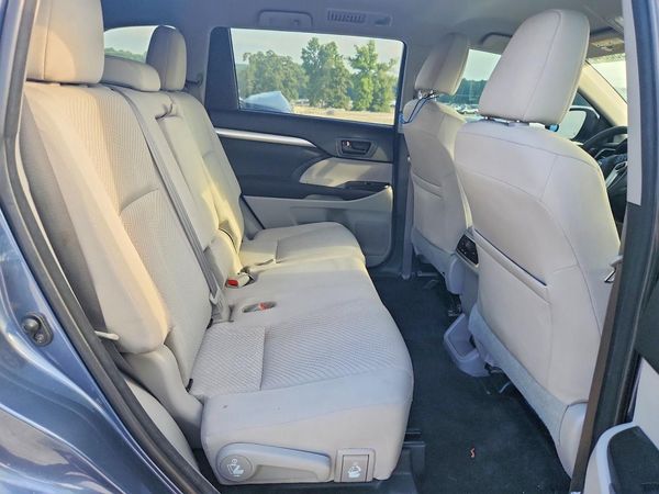 2017 TOYOTA HIGHLANDER LE