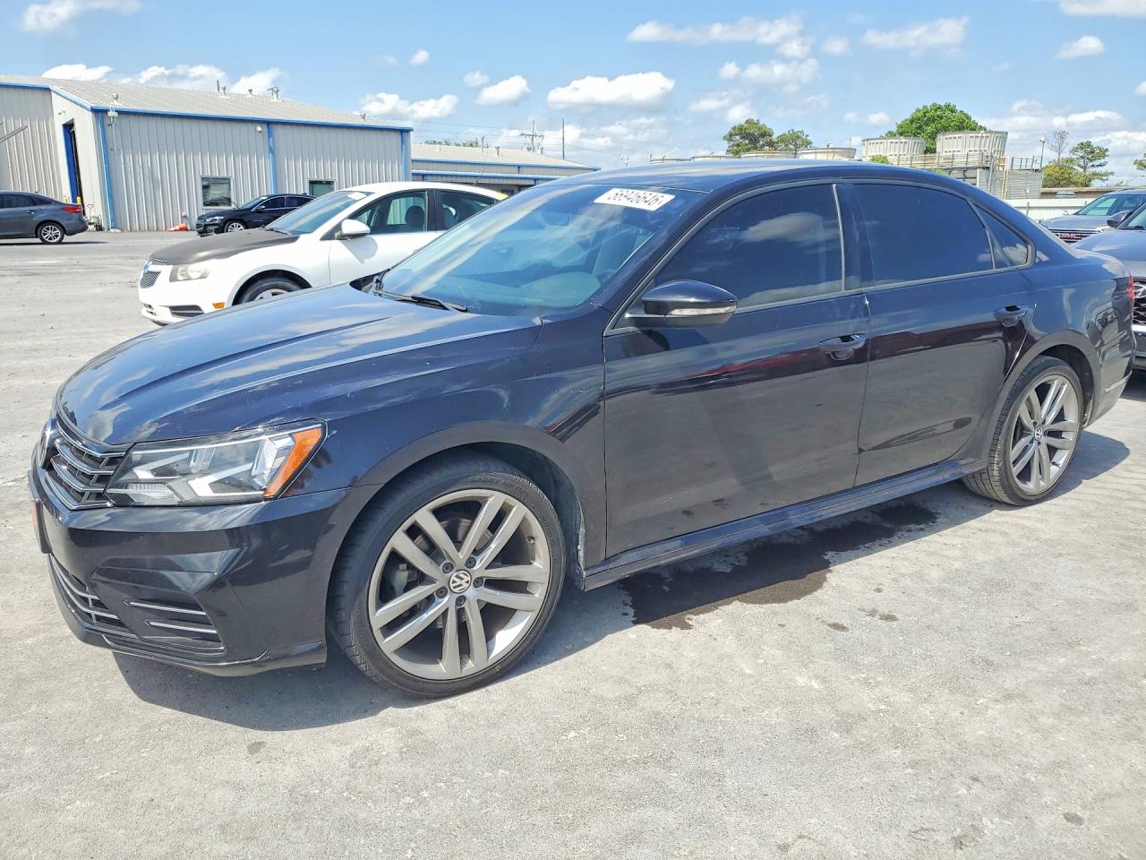 2018 VOLKSWAGEN PASSAT S, R-Line