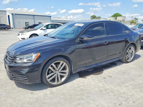 2018 VOLKSWAGEN PASSAT S, R-Line