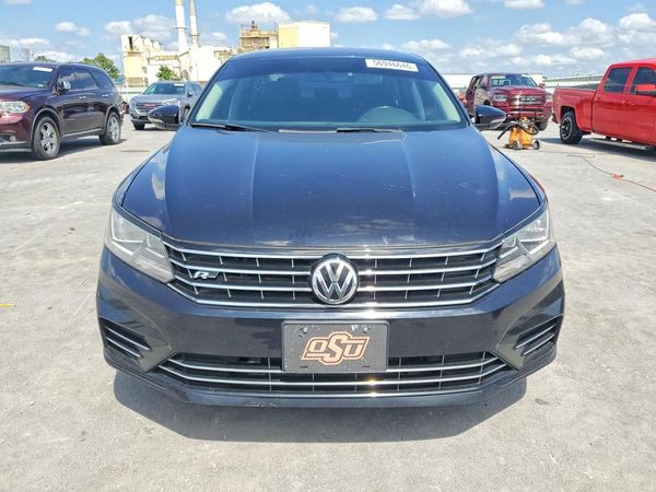 2018 VOLKSWAGEN PASSAT S, R-Line