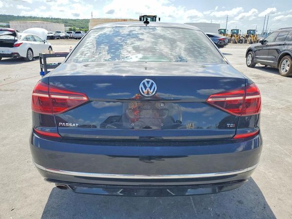 2018 VOLKSWAGEN PASSAT S, R-Line