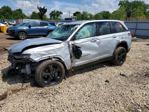 2024 JEEP GRAND CHEROKEE LAREDO 4X4