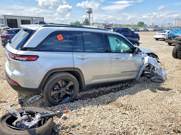 2024 JEEP GRAND CHEROKEE LAREDO 4X4