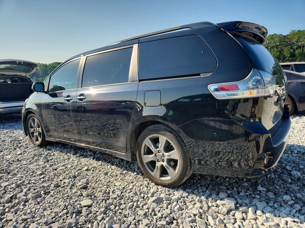 2018 TOYOTA SIENNA SE/SE Premium