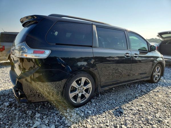 2018 TOYOTA SIENNA SE/SE Premium