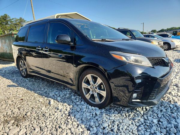 2018 TOYOTA SIENNA SE/SE Premium