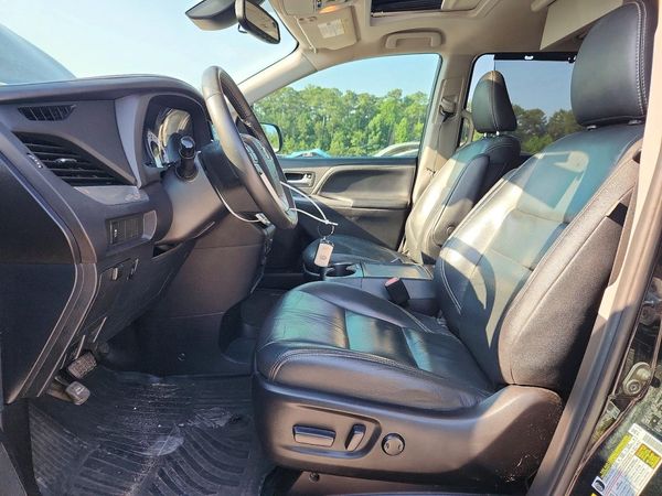 2018 TOYOTA SIENNA SE/SE Premium
