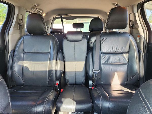 2018 TOYOTA SIENNA SE/SE Premium