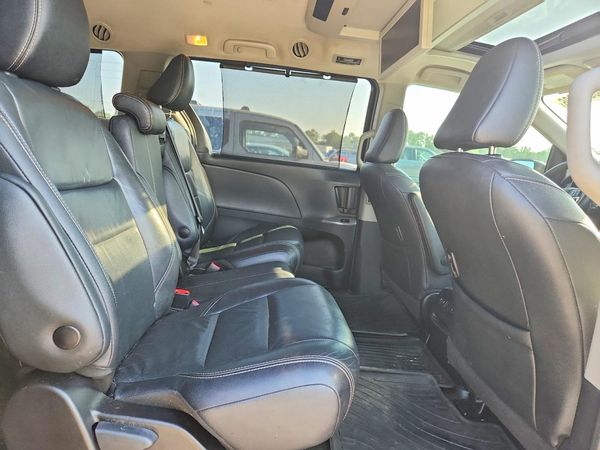 2018 TOYOTA SIENNA SE/SE Premium