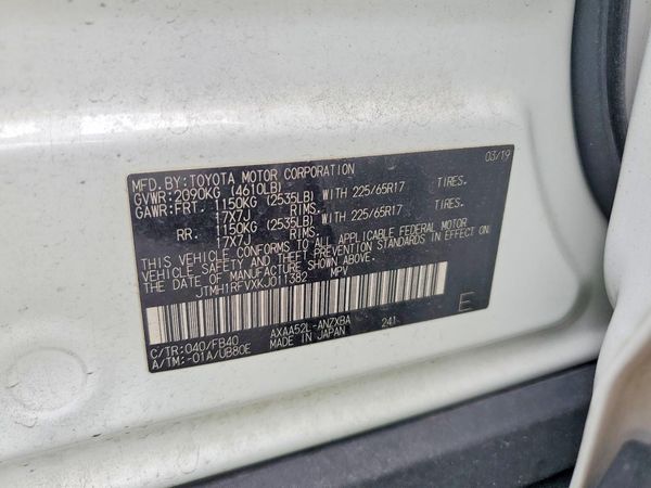 2019 TOYOTA RAV4 LE