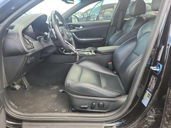 2021 KIA STINGER Base