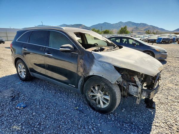 2016 KIA SORENTO L / LX