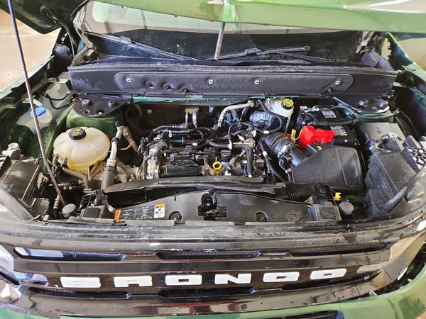 2023 FORD BRONCO Outer Banks — Engine bay