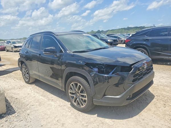 2026 TOYOTA COROLLA CROSS XLE — Passenger 3/4