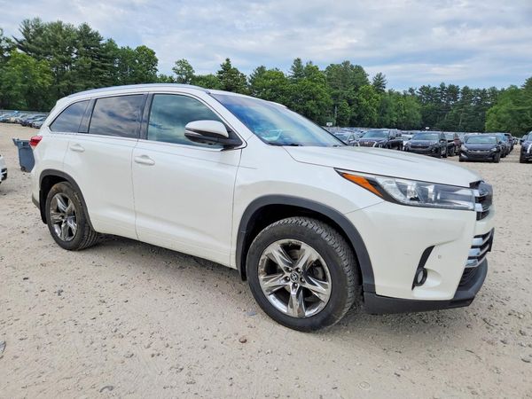2017 TOYOTA HIGHLANDER