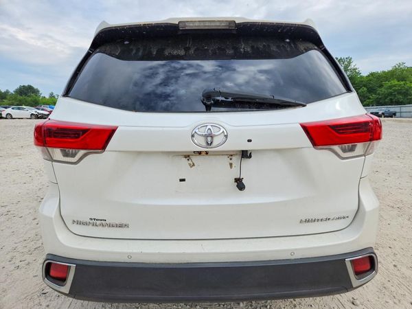 2017 TOYOTA HIGHLANDER