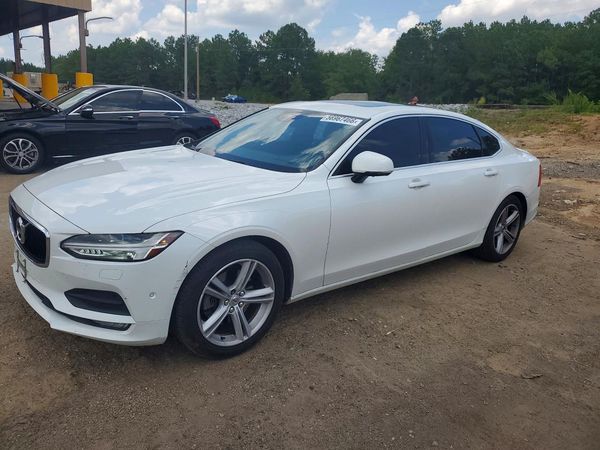2018 VOLVO S90 Momentum