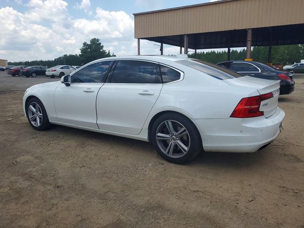2018 VOLVO S90 Momentum