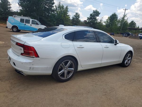 2018 VOLVO S90 Momentum