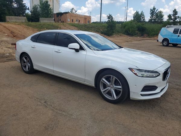 2018 VOLVO S90 Momentum