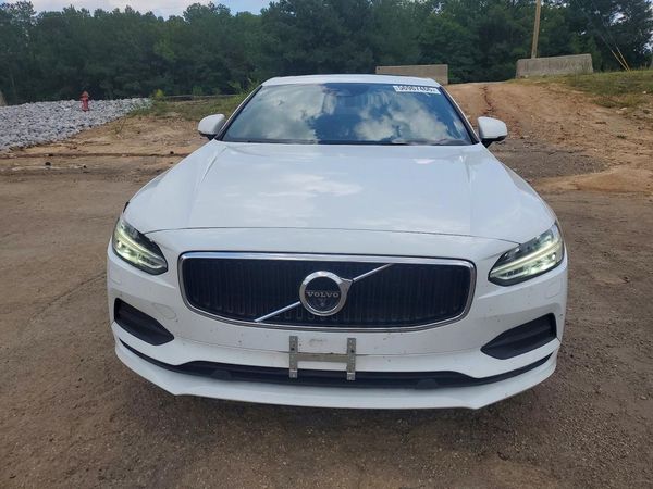 2018 VOLVO S90 Momentum